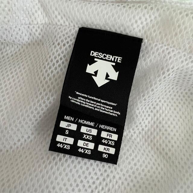 DESCENTE(デサント)の新品未使用！DESCENTE ジャンパー スポーツ/アウトドアのランニング(ウェア)の商品写真