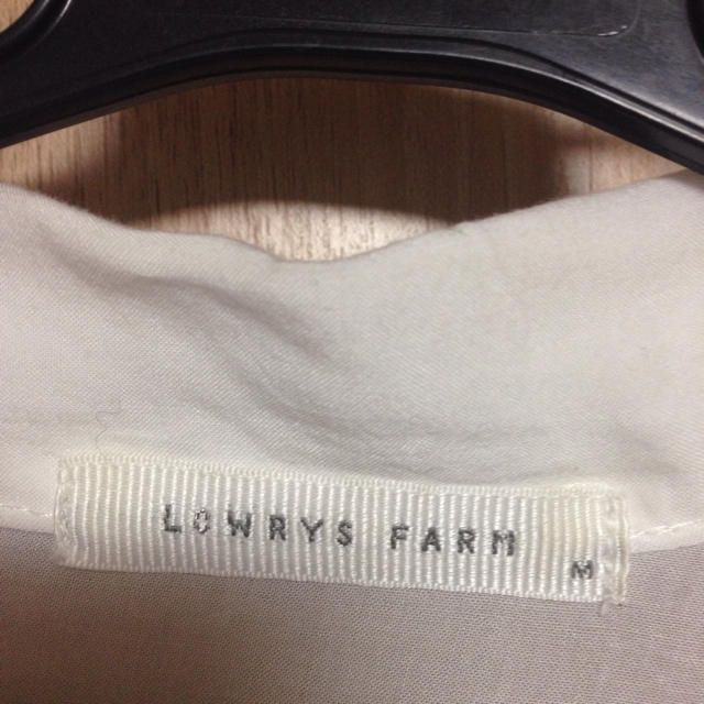 LOWRYS FARM(ローリーズファーム)のローリーズファーム/ドルマン型白シャツ レディースのトップス(シャツ/ブラウス(長袖/七分))の商品写真