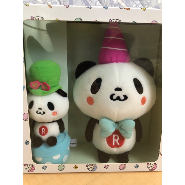 Rakuten(ラクテン)の【未開封】楽天　お買いものパンダ&小パンダぬいぐるみ　5周年記念 エンタメ/ホビーのおもちゃ/ぬいぐるみ(キャラクターグッズ)の商品写真