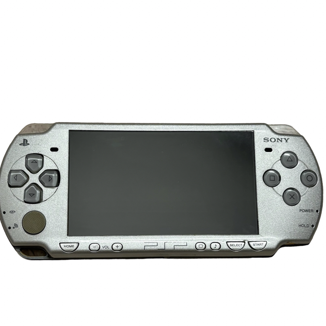 PlayStation Portable(プレイステーションポータブル)のPSP2000   本体  バッテリーなし  ジャンク品  シルバー エンタメ/ホビーのゲームソフト/ゲーム機本体(携帯用ゲーム機本体)の商品写真