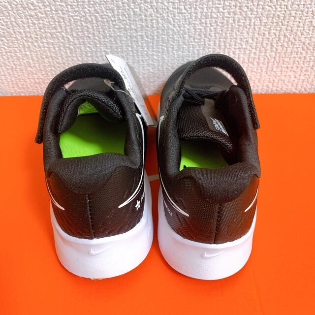 NIKE(ナイキ)の新品：NIKE スターランナー2 18cm キッズ/ベビー/マタニティのキッズ靴/シューズ(15cm~)(スニーカー)の商品写真