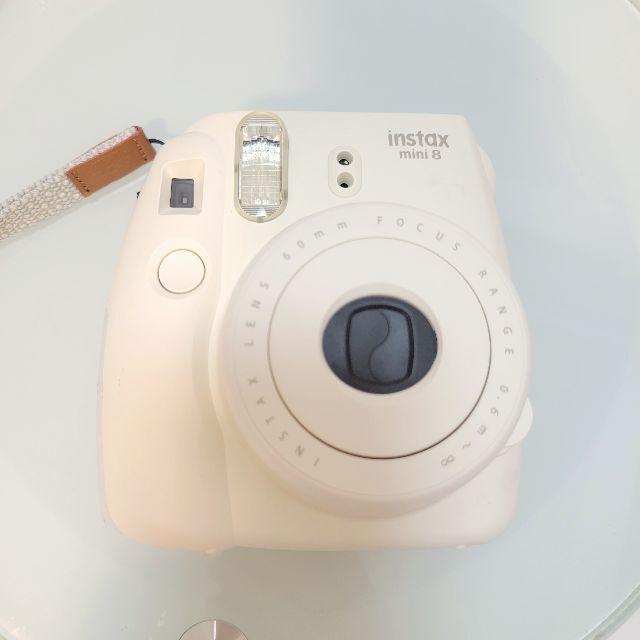 富士フイルム(フジフイルム)のinstax mini8 ホワイト スマホ/家電/カメラのカメラ(フィルムカメラ)の商品写真