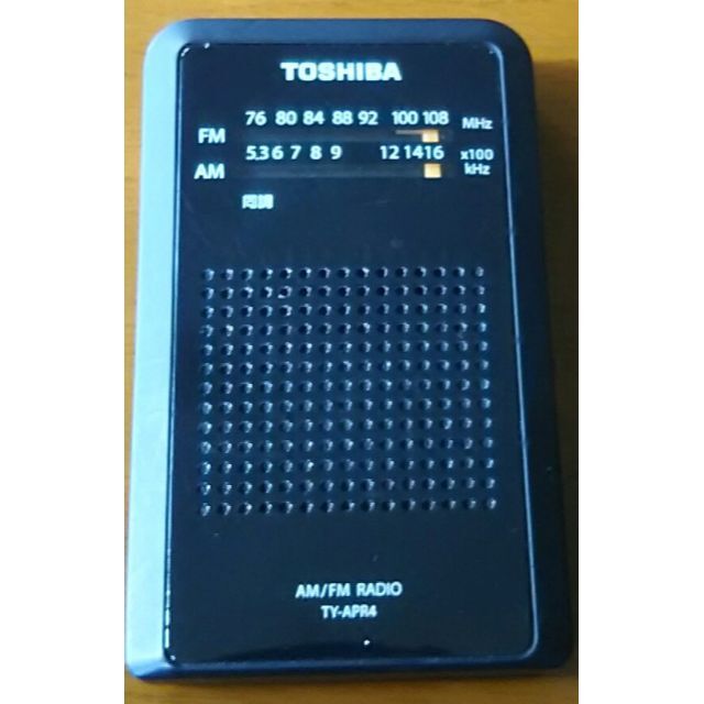 東芝(トウシバ)のUSED◆TOSHIBAポータブルラジオ📻TY－APR４ スマホ/家電/カメラのオーディオ機器(ラジオ)の商品写真