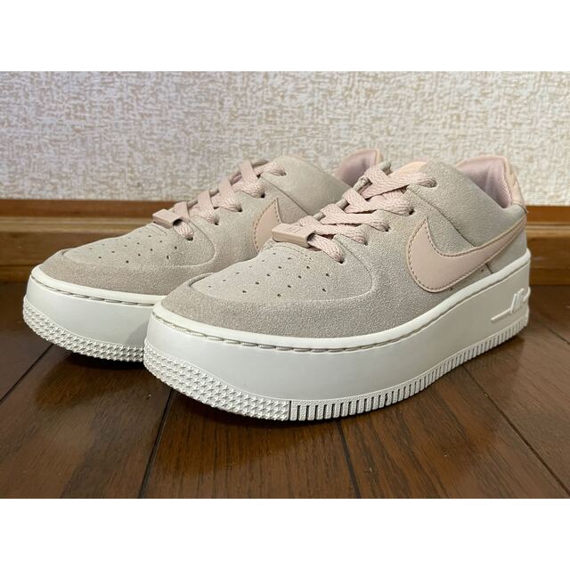 NIKE(ナイキ)のNIKE WMNS AIR FORCE 1 SAGE LOW 23.5cm レディースの靴/シューズ(スニーカー)の商品写真