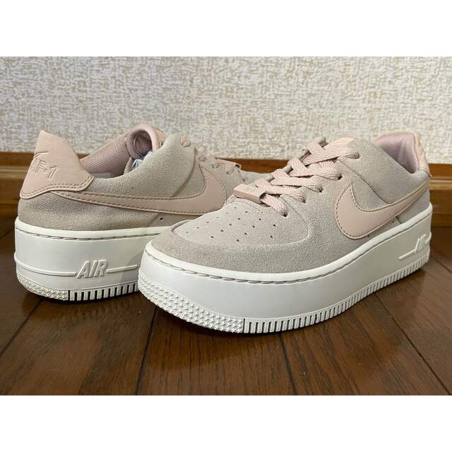 NIKE(ナイキ)のNIKE WMNS AIR FORCE 1 SAGE LOW 23.5cm レディースの靴/シューズ(スニーカー)の商品写真