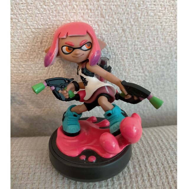 スプラトゥーン　amiibo　ガール　ネオンピンク エンタメ/ホビーのフィギュア(アニメ/ゲーム)の商品写真