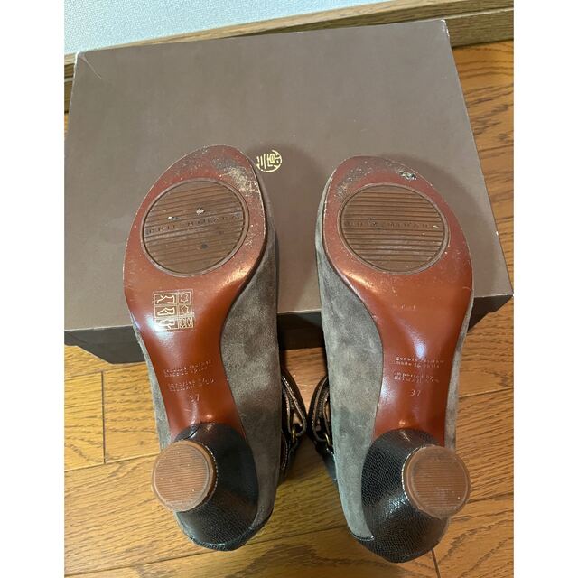 CHIE MIHARA(チエミハラ)のチエミハラCHIE MIHARAアンクルストラップパンプス レディースの靴/シューズ(ハイヒール/パンプス)の商品写真