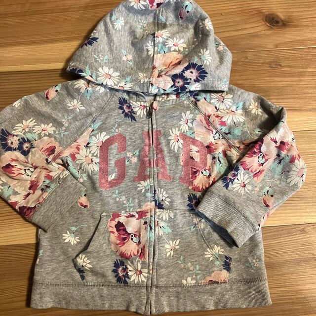 GAP Kids(ギャップキッズ)のgap パーカー　4歳 キッズ/ベビー/マタニティのキッズ服女の子用(90cm~)(ジャケット/上着)の商品写真