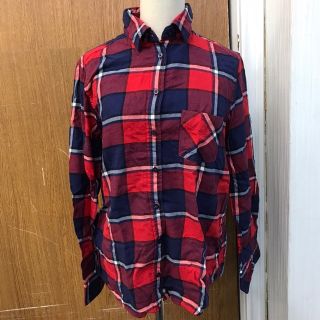 ユニクロ(UNIQLO)の【●本200】中古 ユニクロ UNIQLO チェック Yシャツ 赤 白 紺 L(シャツ/ブラウス(長袖/七分))