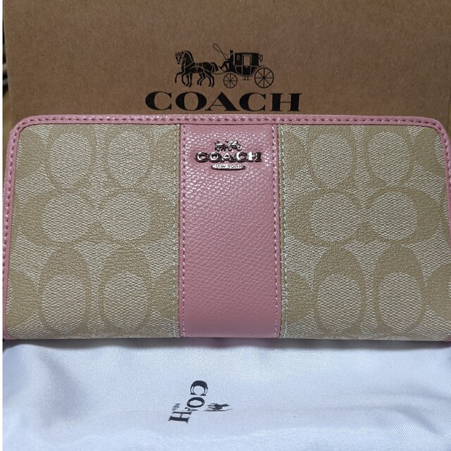 COACH  長財布　シグネチャー　ピンクのワンポイント