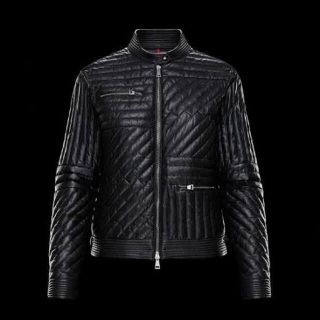 モンクレール(MONCLER)のmoncler flamant モンクレール　女性　ブラック　ジャケットサイズ4(ダウンジャケット)