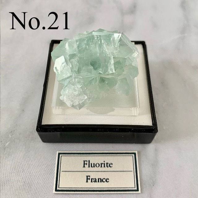 フローライト / フランス産 鉱物標本No.21