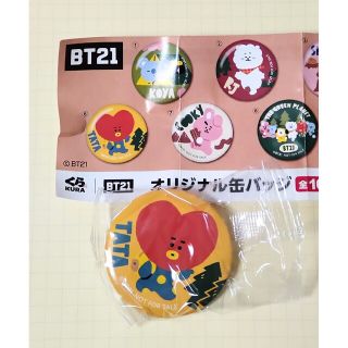 ビーティーイシビル(BT21)のBT21  TATA  くら寿司   オリジナル缶バッジ(ミュージシャン)