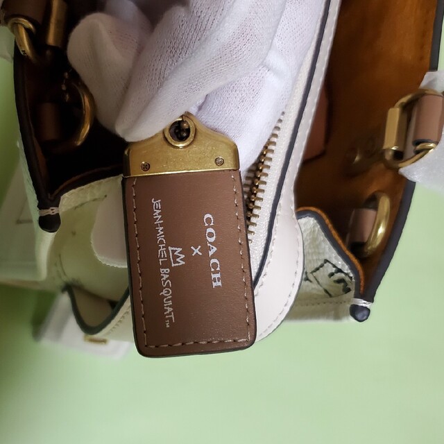 COACH(コーチ)の【新品☆未使用品】COACH × BASQIAT バスキア コラボ限定バック レディースのバッグ(ショルダーバッグ)の商品写真