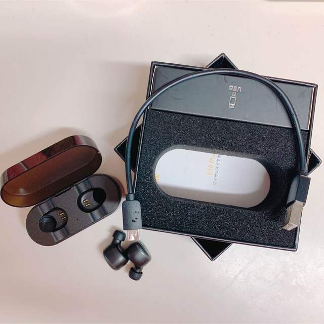 ワイヤレスイヤホン　シンプル スマホ/家電/カメラのオーディオ機器(ヘッドフォン/イヤフォン)の商品写真