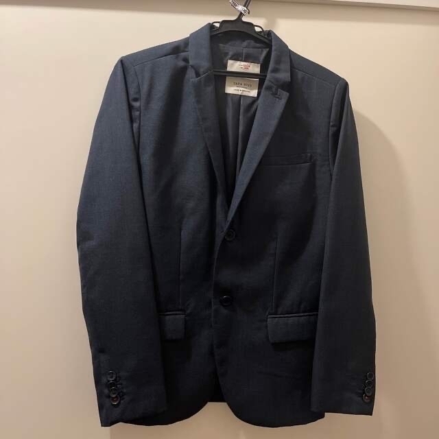 ZARA(ザラ)のZARA  BOYS   スーツ　白シャツ付き キッズ/ベビー/マタニティのキッズ服男の子用(90cm~)(ドレス/フォーマル)の商品写真