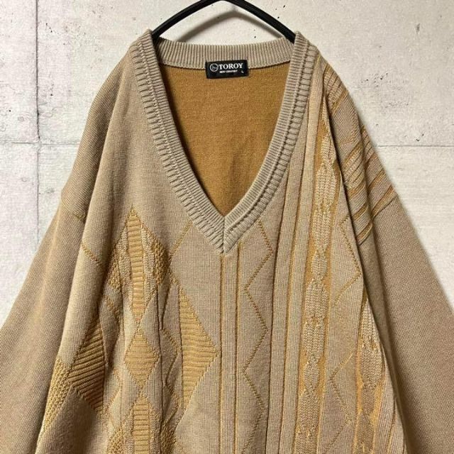 No.231 VINTAGE 古着 ニット セーター 総柄 Vネック 幾何学柄