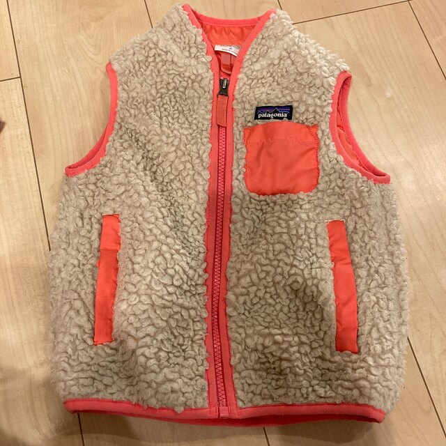 patagonia(パタゴニア)のお値下げ　パタゴニア　ベスト　　3t キッズ/ベビー/マタニティのキッズ服女の子用(90cm~)(ジャケット/上着)の商品写真