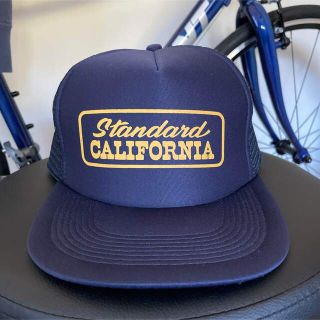 スタンダードカリフォルニア(STANDARD CALIFORNIA)のスタンダードカリフォルニア　キャップ　ネイビー×イエロー(キャップ)