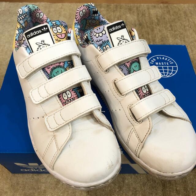 adidas(アディダス)のアディダス✖️ケヴィン•ライオンズ　スタンスミスkids キッズ/ベビー/マタニティのキッズ靴/シューズ(15cm~)(スニーカー)の商品写真