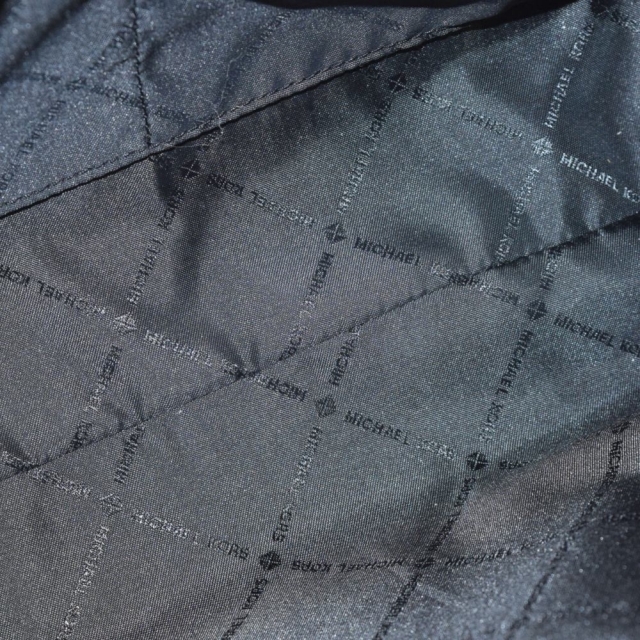 Michael Kors(マイケルコース)のMICHAEL KORS マイケルコース JET SET TRAVEL ジェット セット トラベル トートバッグ ブラック 35T5GTVT3L レディースのバッグ(ハンドバッグ)の商品写真