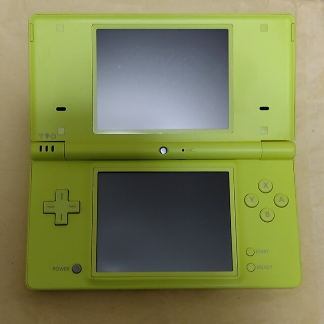 ニンテンドーDS(ニンテンドーDS)のニンテンドーDSi イエロー エンタメ/ホビーのゲームソフト/ゲーム機本体(携帯用ゲーム機本体)の商品写真