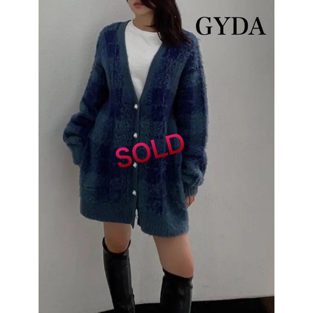 GYDA(ジェイダ)のGYDA PEARLボタンCHECK LOOSE ニットカーディガン レディースのトップス(カーディガン)の商品写真