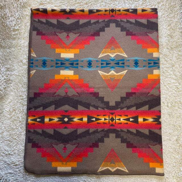 PENDLETON(ペンドルトン)のPENDLETON  ブランケット　アメリカ製　約200cm x 約160cm インテリア/住まい/日用品のラグ/カーペット/マット(ラグ)の商品写真