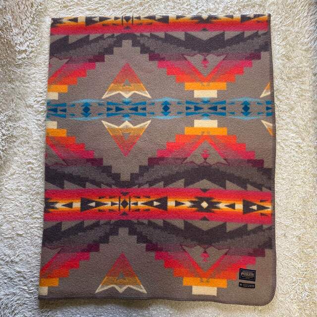 PENDLETON(ペンドルトン)のPENDLETON  ブランケット　アメリカ製　約200cm x 約160cm インテリア/住まい/日用品のラグ/カーペット/マット(ラグ)の商品写真