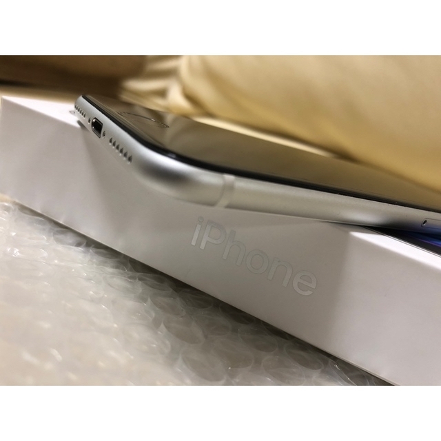 iPhoneSE2 128GB 美品 SIMロック解除済み 3