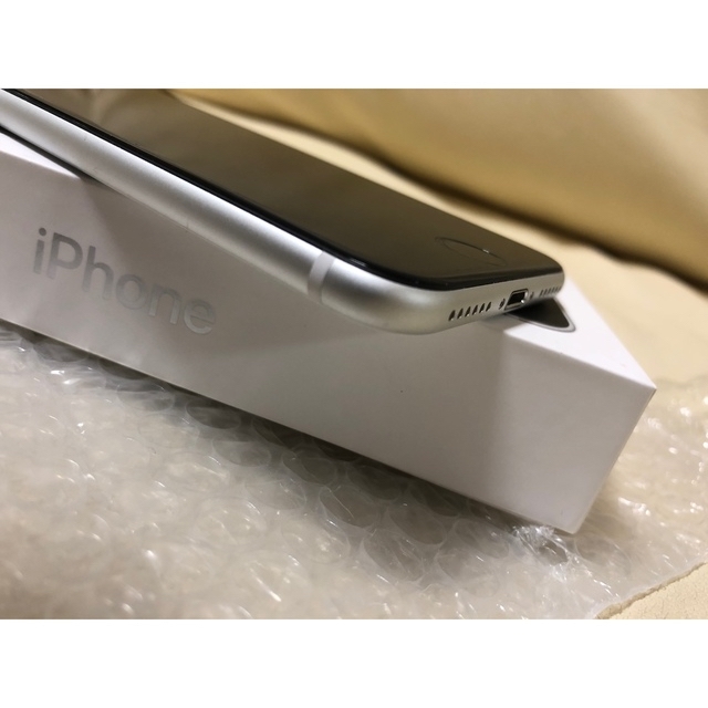 iPhoneSE2 128GB 美品 SIMロック解除済み 4