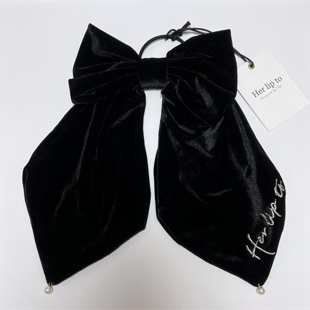 Her lip to Velvet Bow Scrunchie Black