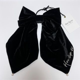 Her lip to Velvet Bow Scrunchie Black