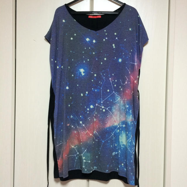 Design Tshirts Store graniph(グラニフ)のグラニフ 宇宙柄ワンピース レディースのワンピース(ミニワンピース)の商品写真