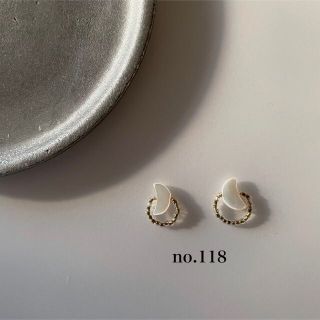 no.118 天然石ピアス イヤリング/マザーオブパールの通販 by たよっぽ ... no.118 天然石ピアス イヤリング/マザーオブパール