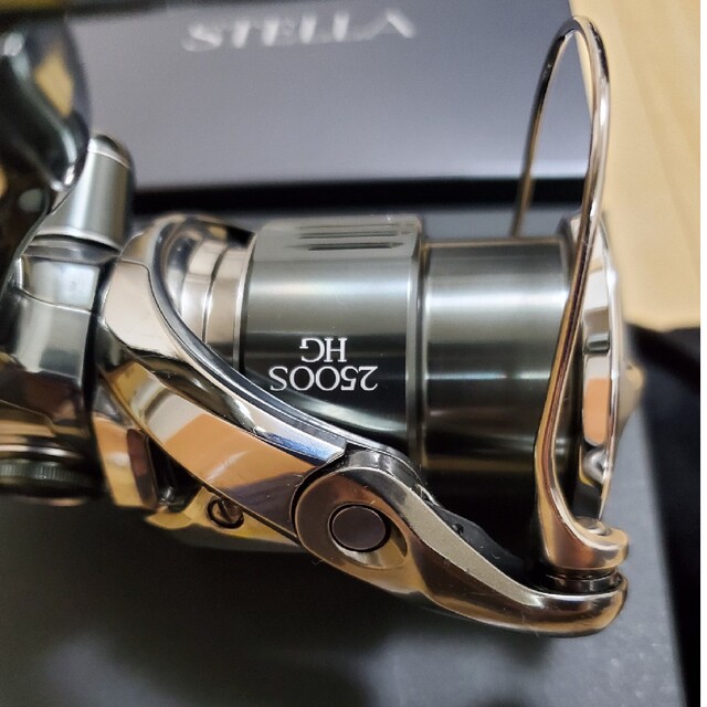 SHIMANO(シマノ)の専用 22 ステラ 2500SHG 美品 スポーツ/アウトドアのフィッシング(リール)の商品写真