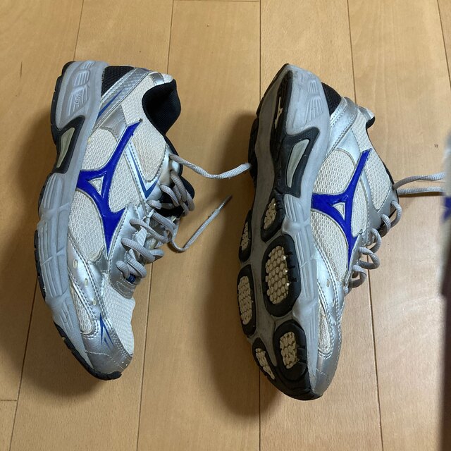 MIZUNO(ミズノ)のミズノのトレ—ニングシュ—ズ スポーツ/アウトドアの野球(シューズ)の商品写真