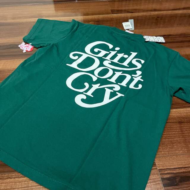 GDC(ジーディーシー)のGirls Don’t Cry 伊勢丹POPUP Tee Green L メンズのトップス(Tシャツ/カットソー(半袖/袖なし))の商品写真