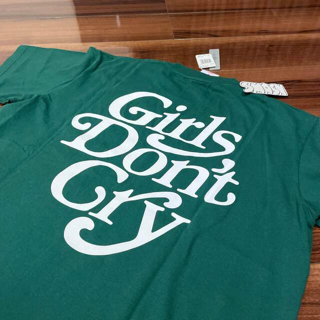 GDC(ジーディーシー)のGirls Don’t Cry 伊勢丹POPUP Tee Green L メンズのトップス(Tシャツ/カットソー(半袖/袖なし))の商品写真