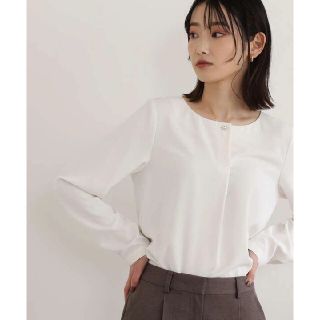 ナチュラルビューティーベーシック(NATURAL BEAUTY BASIC)の『ナチュラルビューティーベーシック』パールポイントブラウス(シャツ/ブラウス(長袖/七分))