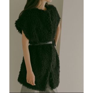 アメリヴィンテージ(Ameri VINTAGE)のCurly Fur Long Vest think_fur 2022 ブラック(毛皮/ファーコート)