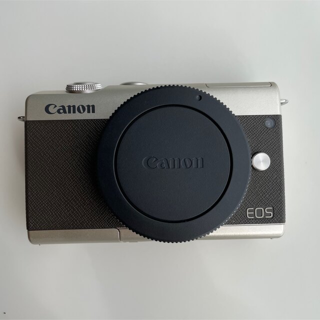 Canon(キヤノン)のCanon EOS M200 リミテッドゴールドキット　レンズ付 スマホ/家電/カメラのカメラ(ミラーレス一眼)の商品写真