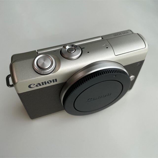 Canon(キヤノン)のCanon EOS M200 リミテッドゴールドキット　レンズ付 スマホ/家電/カメラのカメラ(ミラーレス一眼)の商品写真