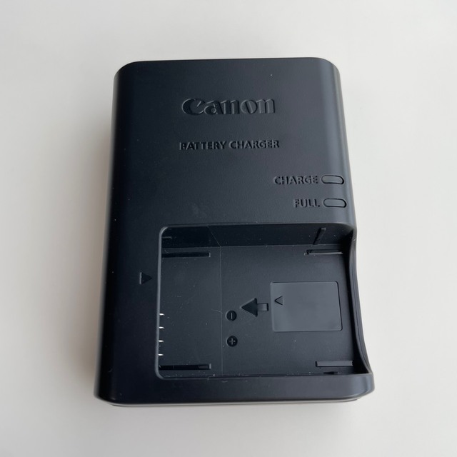 Canon(キヤノン)のCanon EOS M200 リミテッドゴールドキット　レンズ付 スマホ/家電/カメラのカメラ(ミラーレス一眼)の商品写真