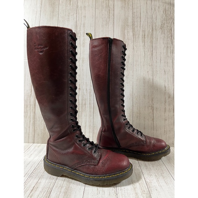 Dr.Martens 1B60 20ホール サイドジップあり