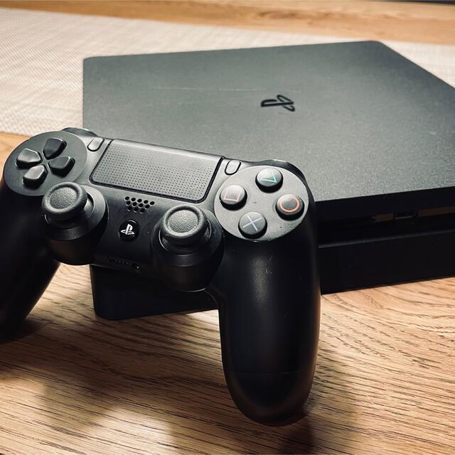 SONY(ソニー)のPS4 slim CUH-2000A エンタメ/ホビーのゲームソフト/ゲーム機本体(家庭用ゲーム機本体)の商品写真