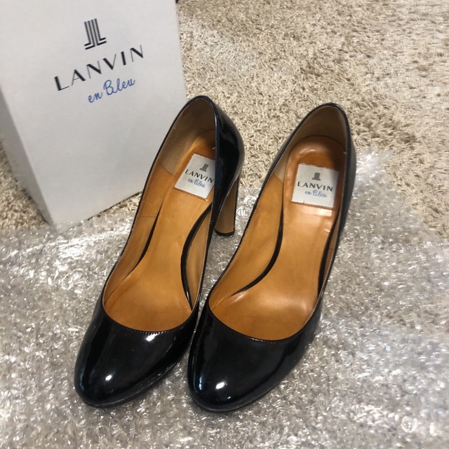 黒エナメル パンプス
