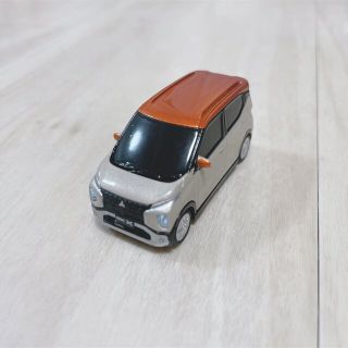 ミツビシ(三菱)の【オーナーさん記念に！】三菱 ekクロス アイボリー/オレンジ 非売品 ミニカー(ミニカー)