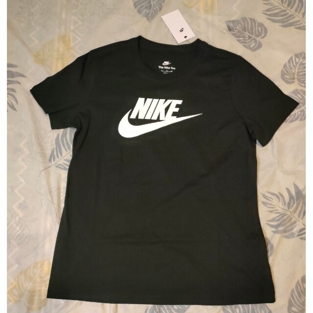 NIKE(ナイキ)の新品 NIKEロゴ　Tシャツ　レディースウィーメン　サイズL メンズのトップス(Tシャツ/カットソー(半袖/袖なし))の商品写真