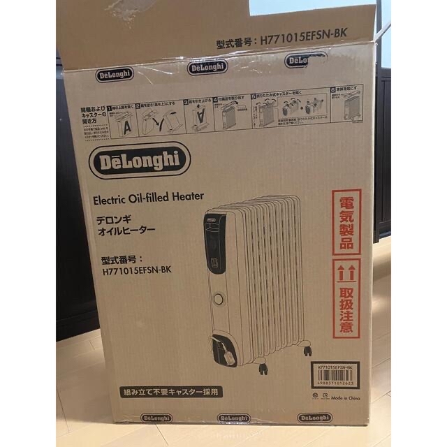 DeLonghi(デロンギ)のデロンギ オイルヒーター　H771015EFSN-BK スマホ/家電/カメラの冷暖房/空調(オイルヒーター)の商品写真